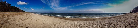 Weiter, naturbelassener Sandstrand an der Ostsee