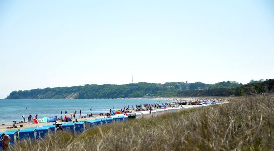 Strand von Baabe mit Strandkörben und Dünen