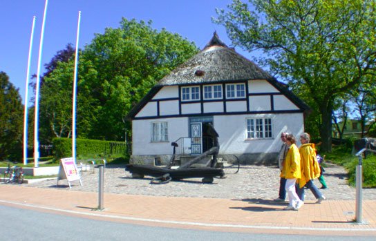 Reetgedecktes Haus in Göhren auf der Halbinsel Mönchgut